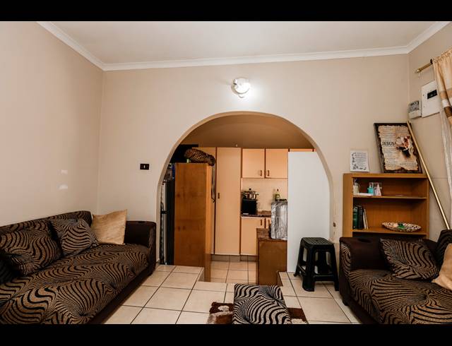 6 BEDROOM HOUSE FOR SALE IN AVOCA